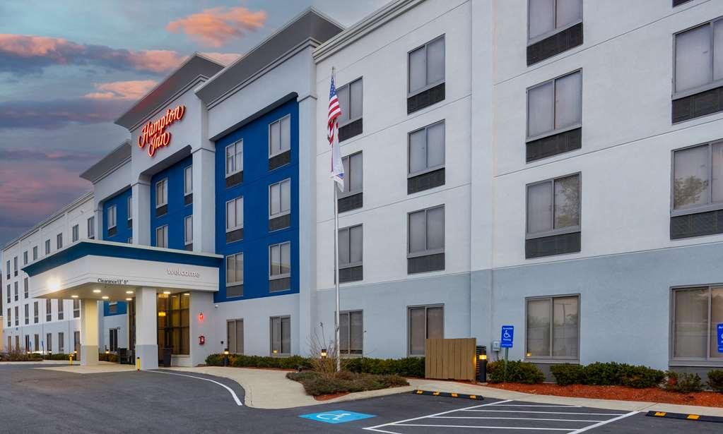 Hampton Inn Хейвірхілл Екстер'єр фото