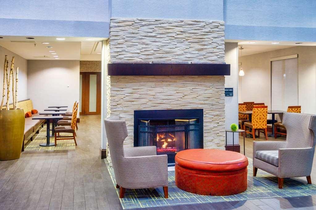 Hampton Inn Хейвірхілл Інтер'єр фото