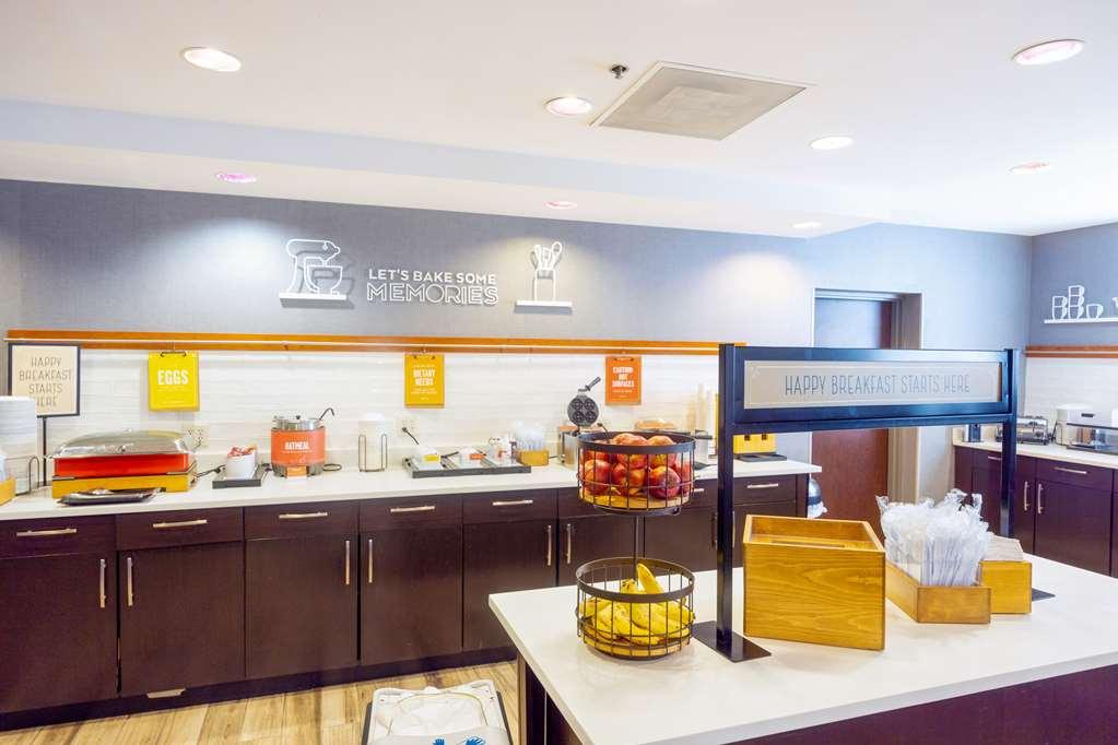 Hampton Inn Хейвірхілл Ресторан фото