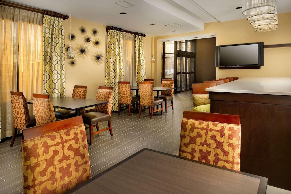 Hampton Inn Хейвірхілл Екстер'єр фото